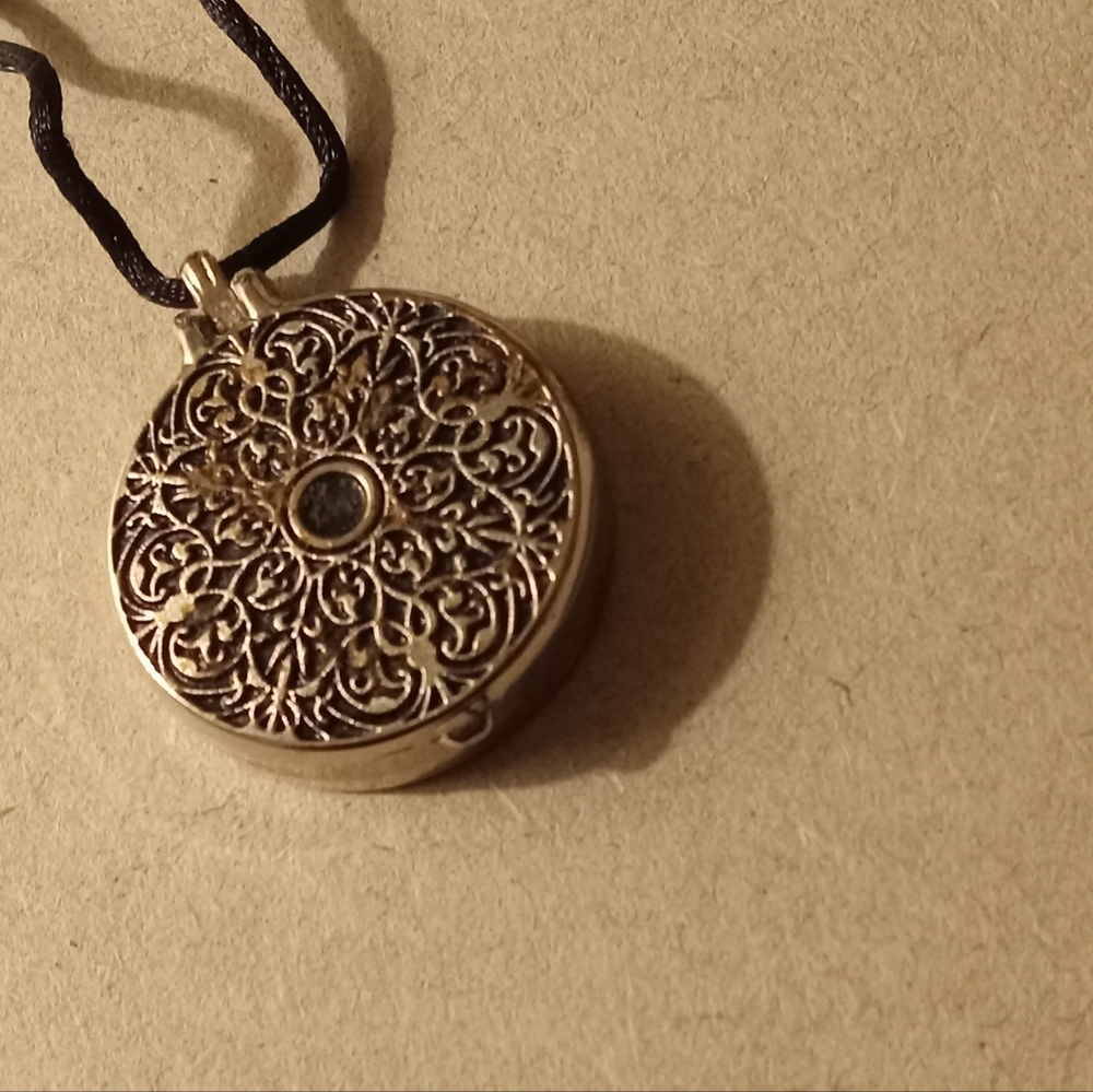 Compass He Leads Me Psalm 23:2 Vintage Necklace - Picture 13 of 14